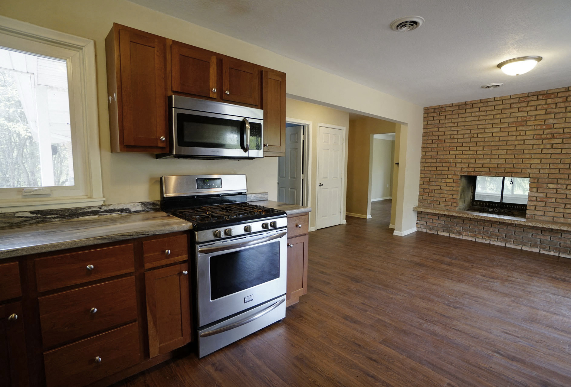 Floor plan for 3 beds, 2.8 baths, 2250 sqft